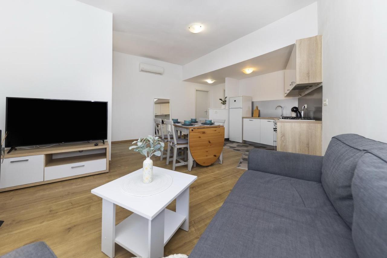 Apartments 23 And 25 With Free Private Parking Zadar Exterior foto